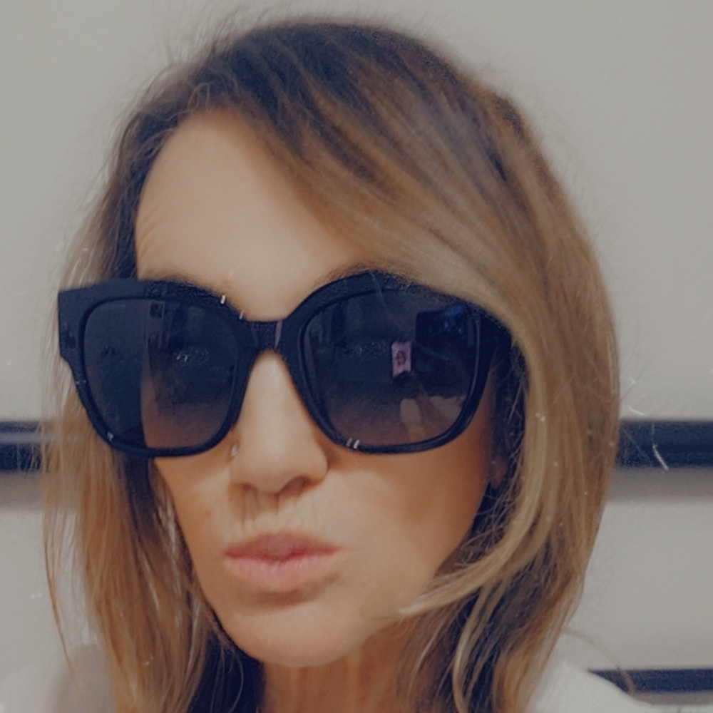 New in box VERSAGE oversized Sun glasses.